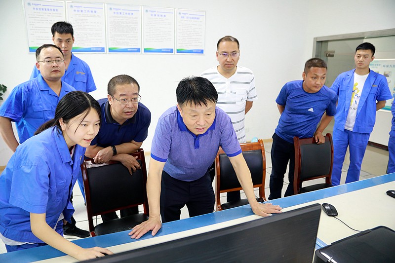 熊良虎在镇安污水处理厂调研时指出：以守护人民群众喝上清洁的水、、放心的水为出发点，，助力打好碧水守卫战