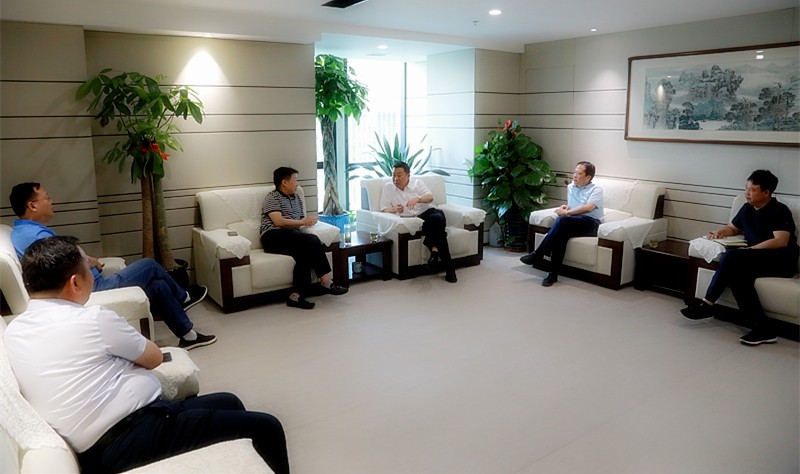 熊良虎会见榆林市委常委、、常务副市长张凯盈