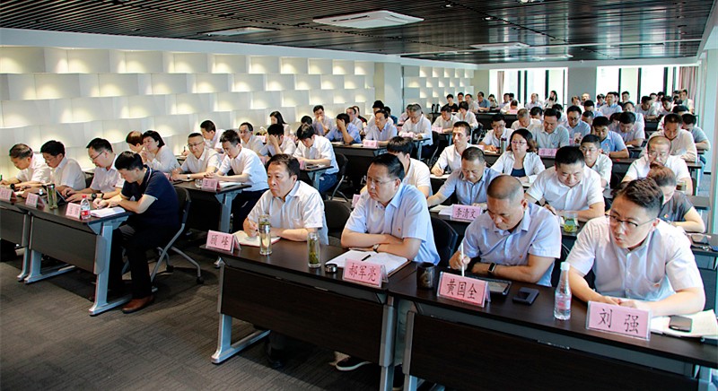 熊良虎在讲主题教育党课时指出：：：不忘初心铸党魂、、切记使命勇继承，，，永做新时代高质量生长的奋斗者