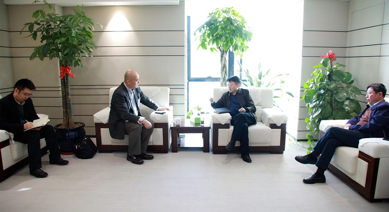 熊良虎会见华彩咨询公司董事长、总裁白万纲