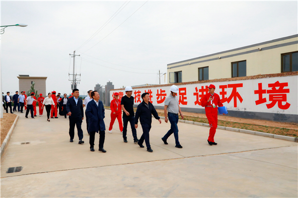 upay钱包集团复工复产促增添项目观摩聚会与会职员走进绿色能源公司油气公司水情形公司陕北片区项目