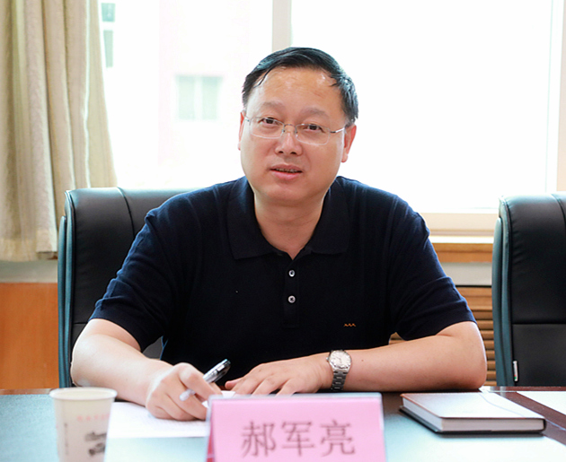 熊良虎拜会渭南市生态情形局党委书记、、局长左俊