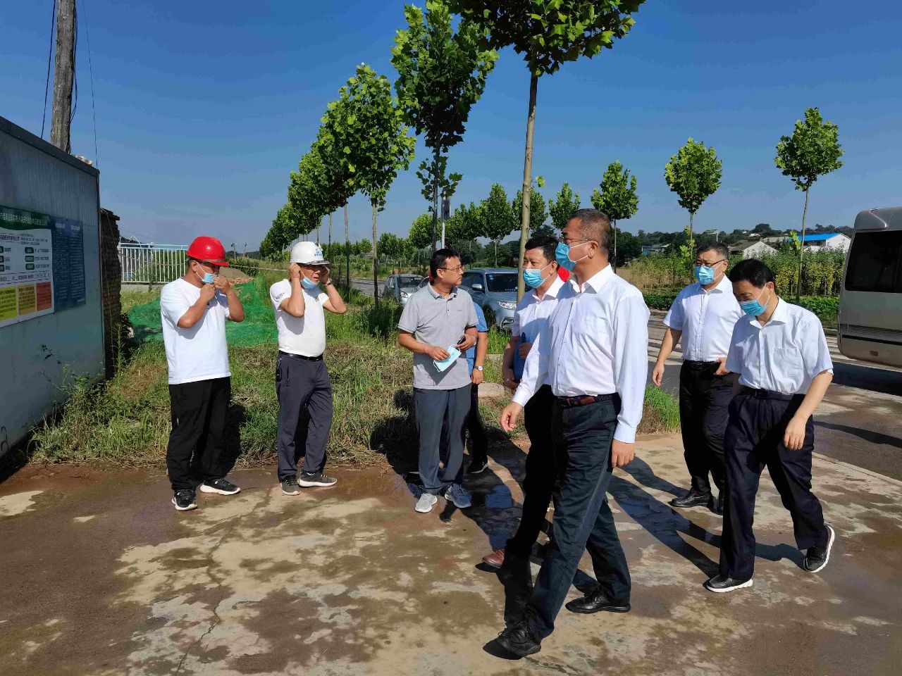 宝鸡市委副书记、市长杨广亭到水情形公司宝鸡蟠龙新区污水处理厂调研