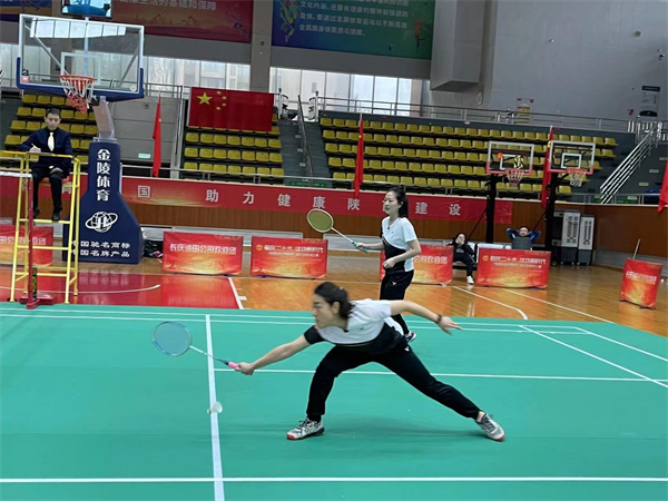 upay钱包集团代表队加入“陕西能化地质杯”职工羽毛球赛